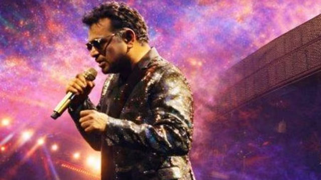 AR Rahman sings Vande Mataram, Jana Gana Mana at packed UAE concert