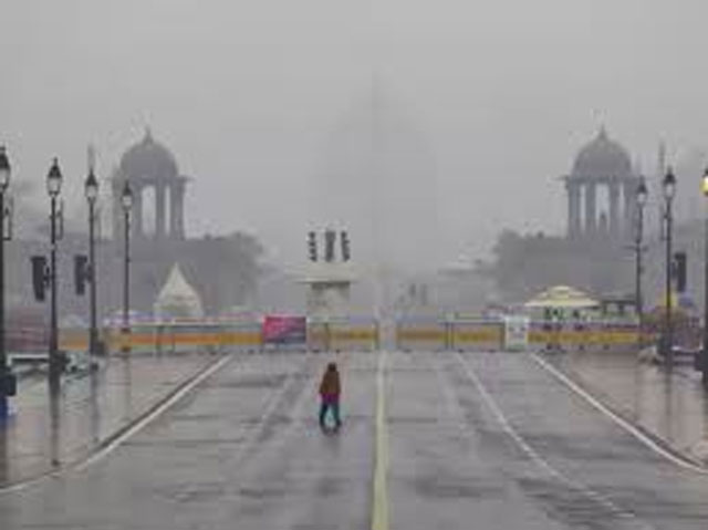 Delhi-NCR witnesses light rain, temperatures set to dip further; orange alert issued