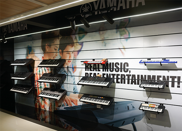 Yamaha keyboard deals music store